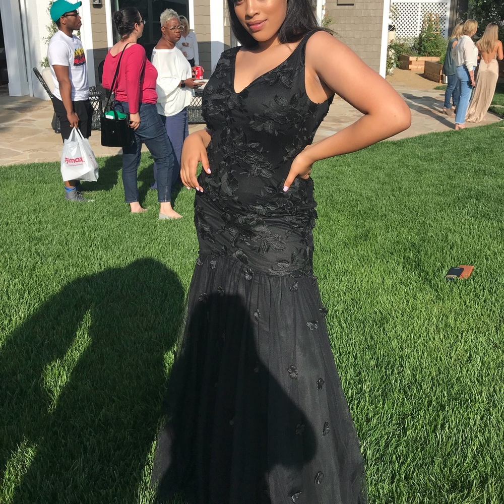 BLACK GOWN! Can be a prom/gala/event dress!